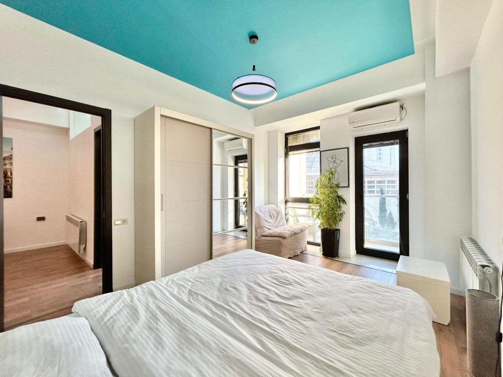 City Center - Next To Holiday Inn -2Br Apartment ティビリシ エクステリア 写真