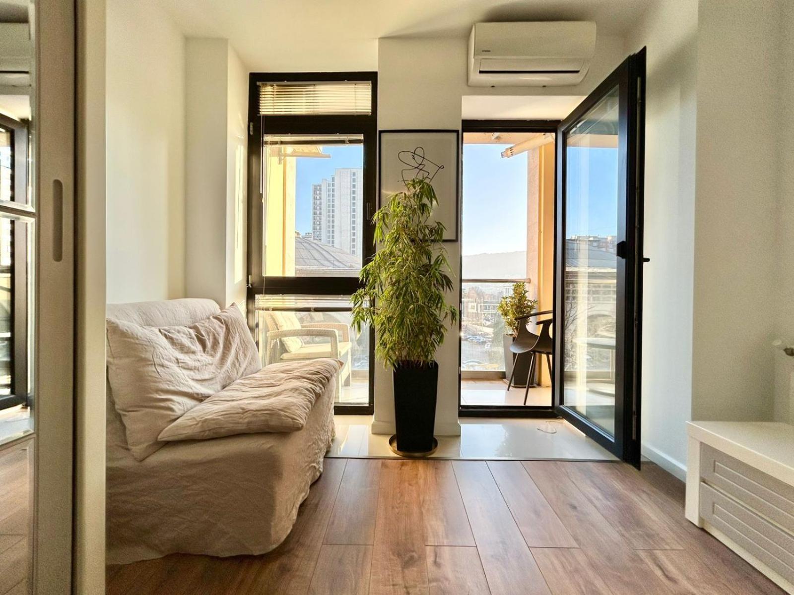 City Center - Next To Holiday Inn -2Br Apartment ティビリシ エクステリア 写真
