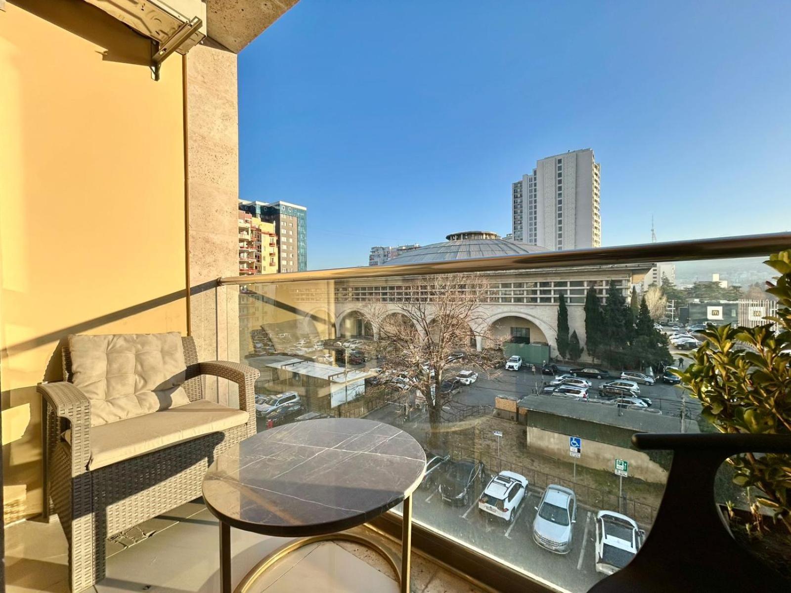 City Center - Next To Holiday Inn -2Br Apartment ティビリシ エクステリア 写真