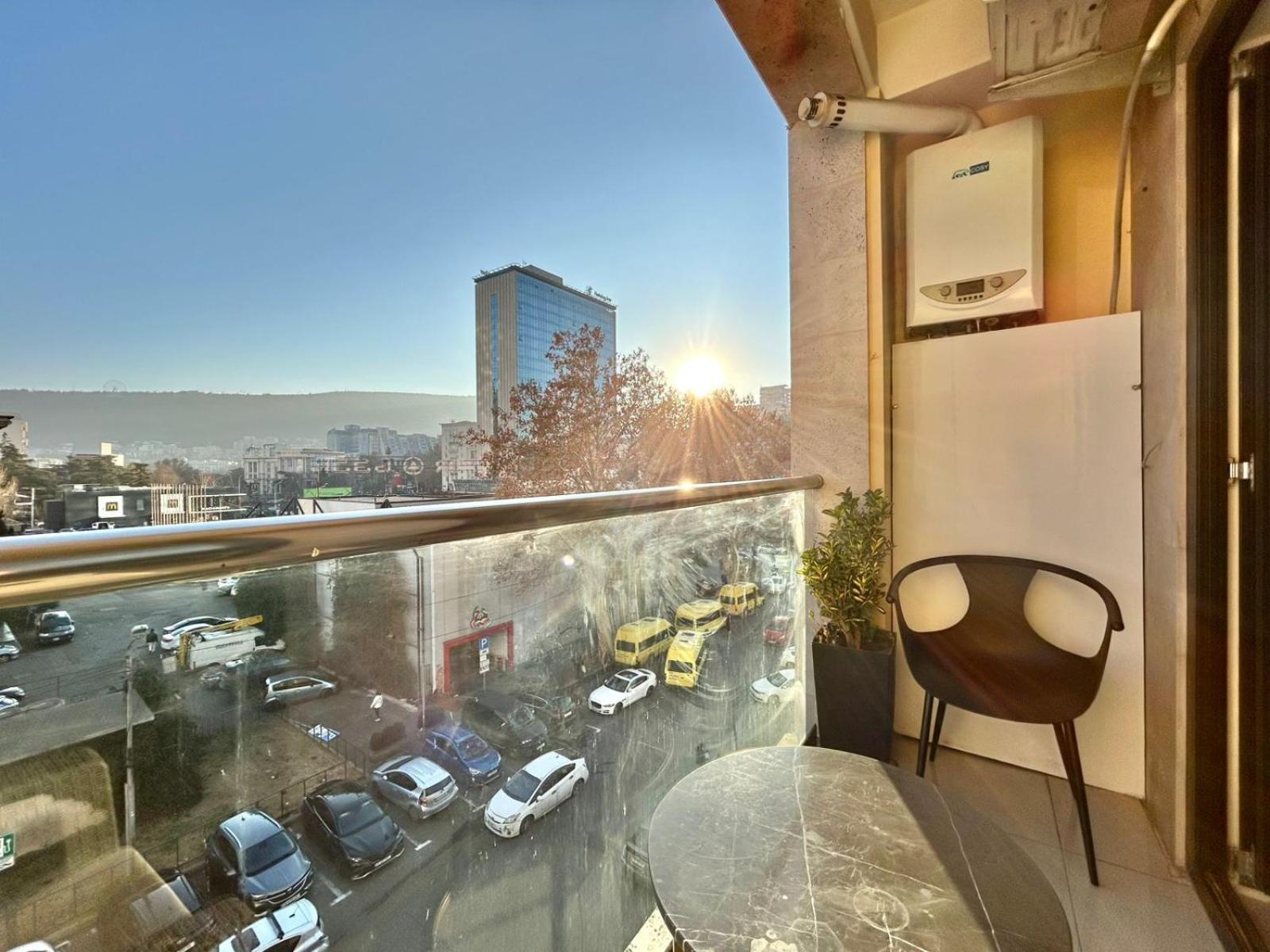City Center - Next To Holiday Inn -2Br Apartment ティビリシ エクステリア 写真