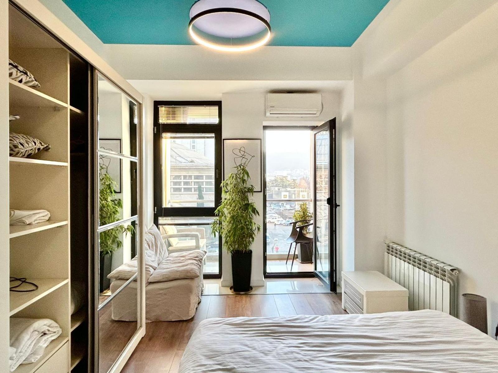 City Center - Next To Holiday Inn -2Br Apartment ティビリシ エクステリア 写真