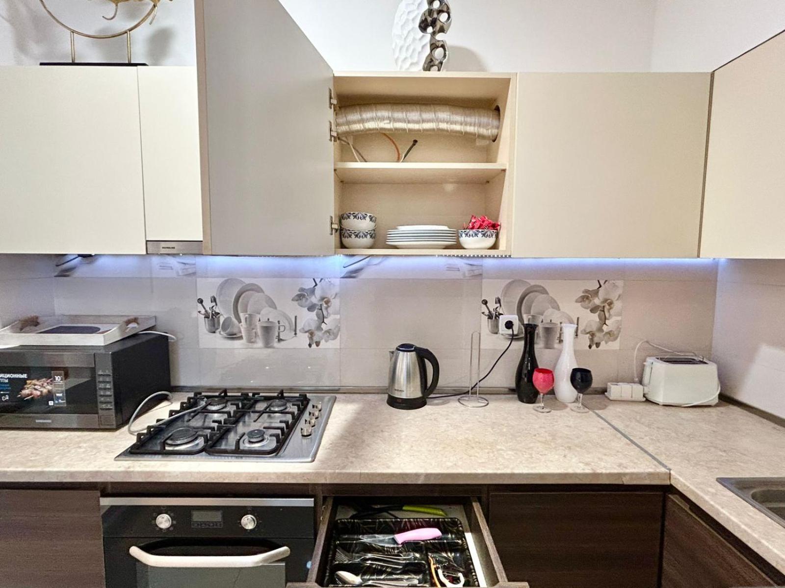 City Center - Next To Holiday Inn -2Br Apartment ティビリシ エクステリア 写真