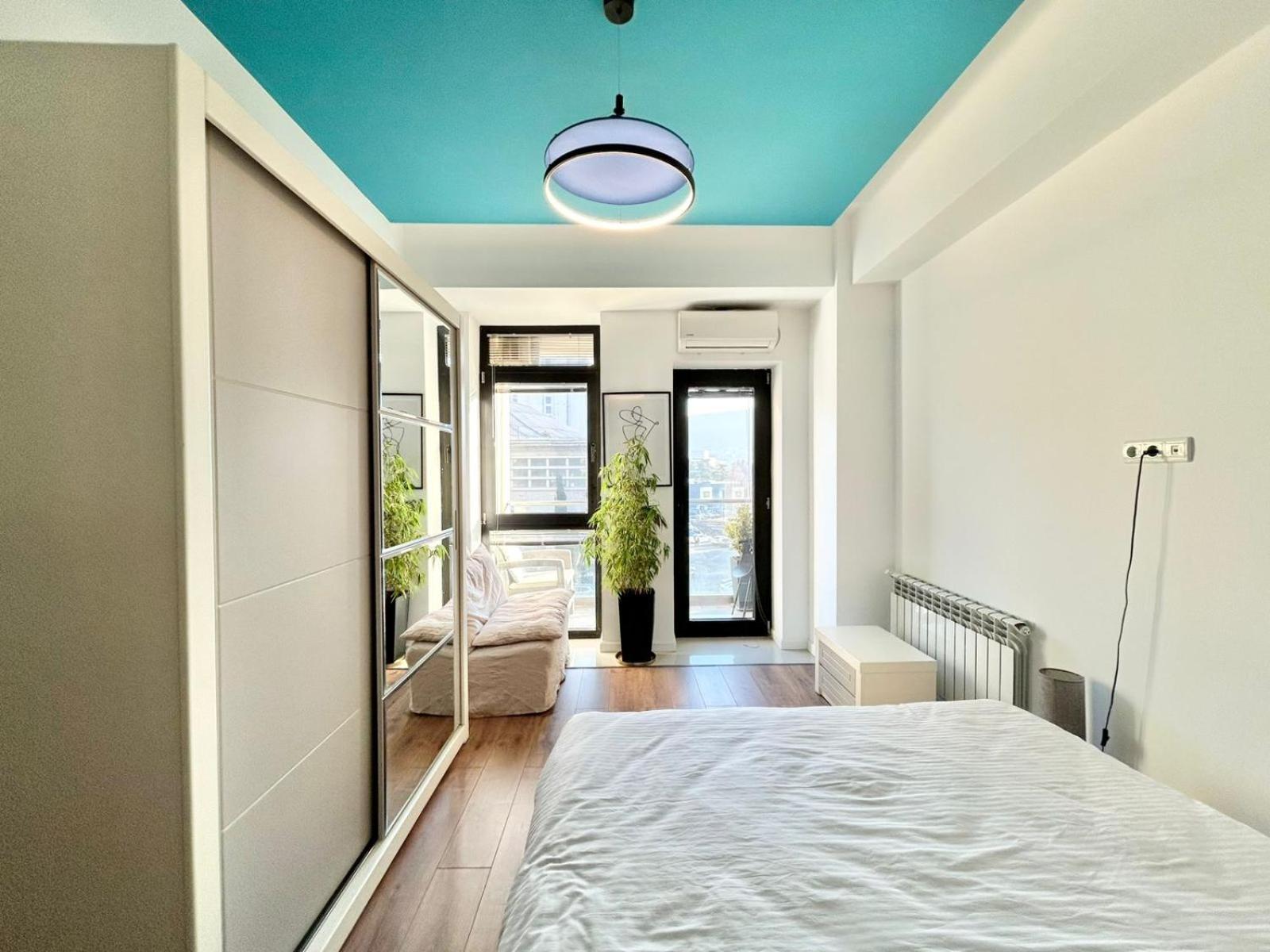City Center - Next To Holiday Inn -2Br Apartment ティビリシ エクステリア 写真