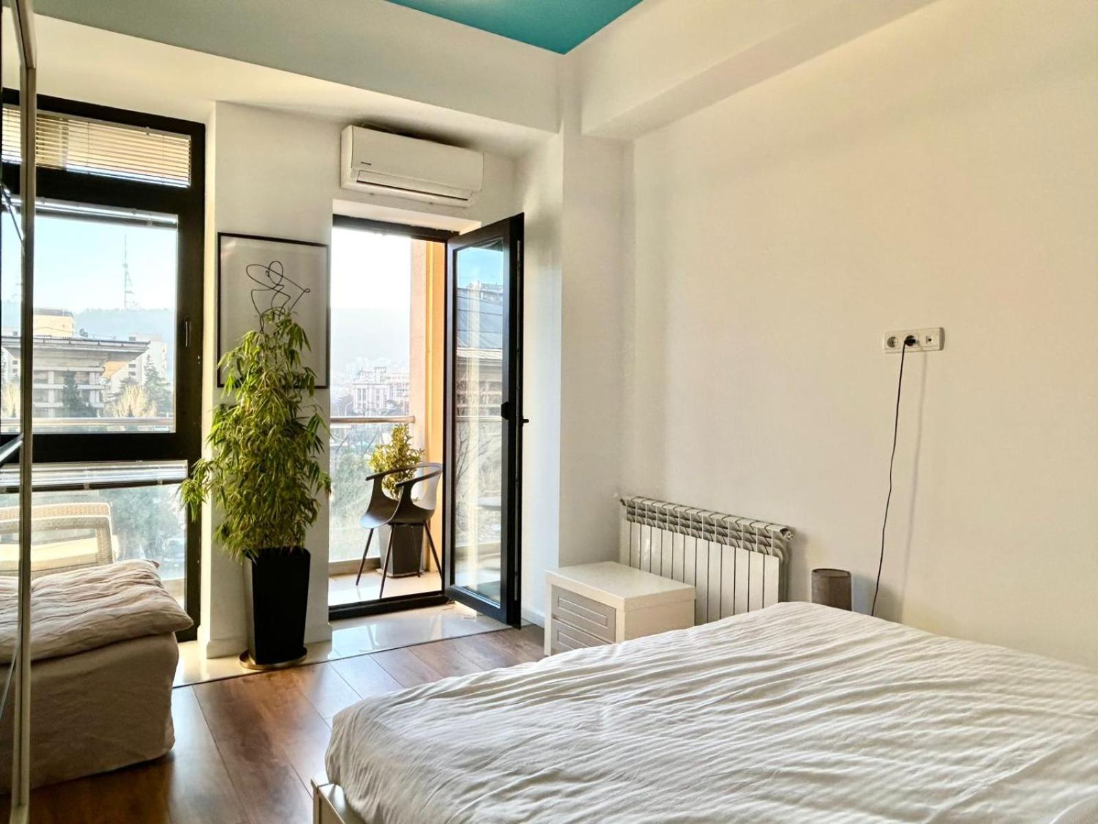 City Center - Next To Holiday Inn -2Br Apartment ティビリシ エクステリア 写真