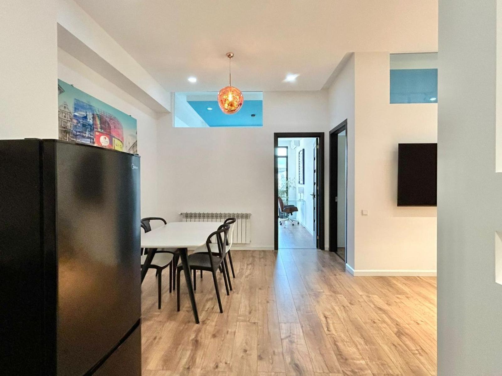 City Center - Next To Holiday Inn -2Br Apartment ティビリシ エクステリア 写真