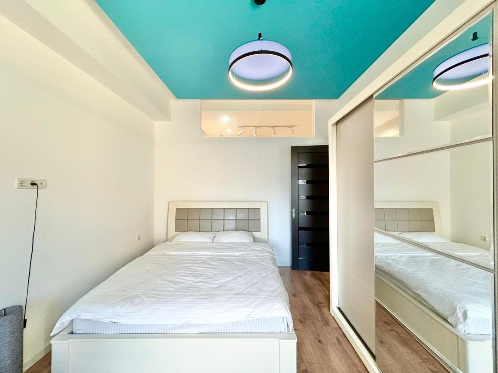 City Center - Next To Holiday Inn -2Br Apartment ティビリシ エクステリア 写真