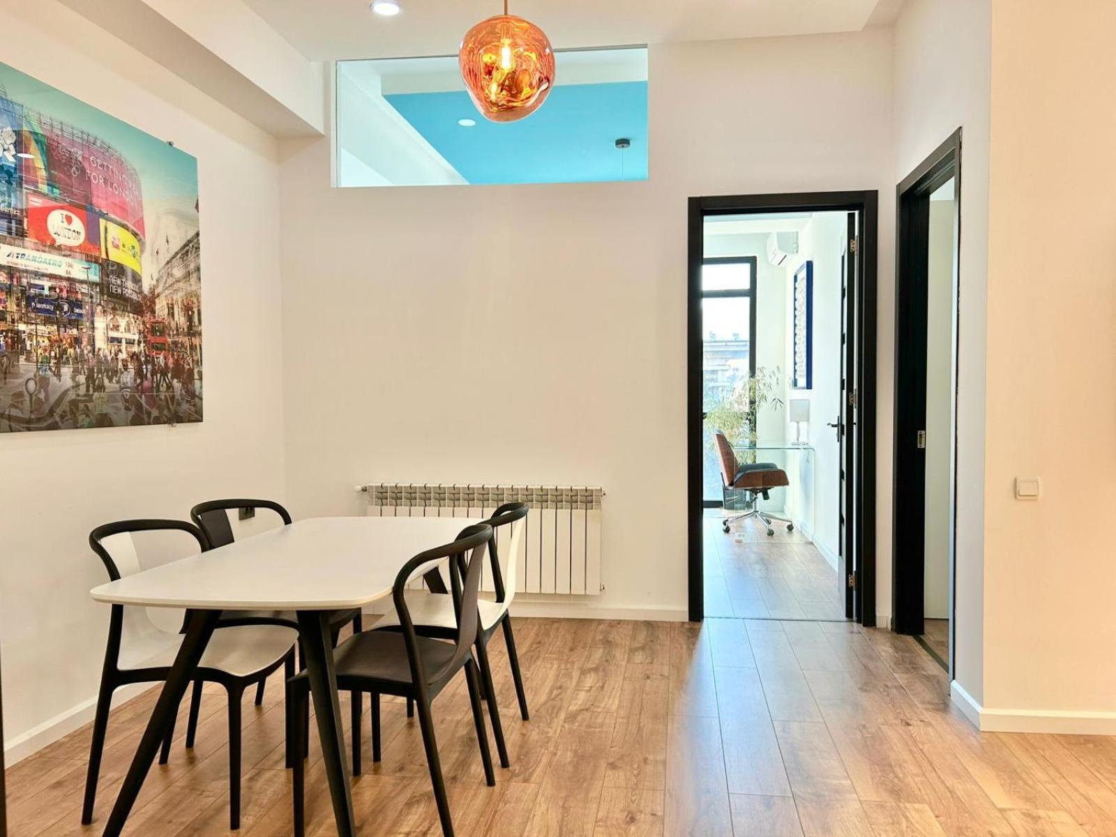 City Center - Next To Holiday Inn -2Br Apartment ティビリシ エクステリア 写真