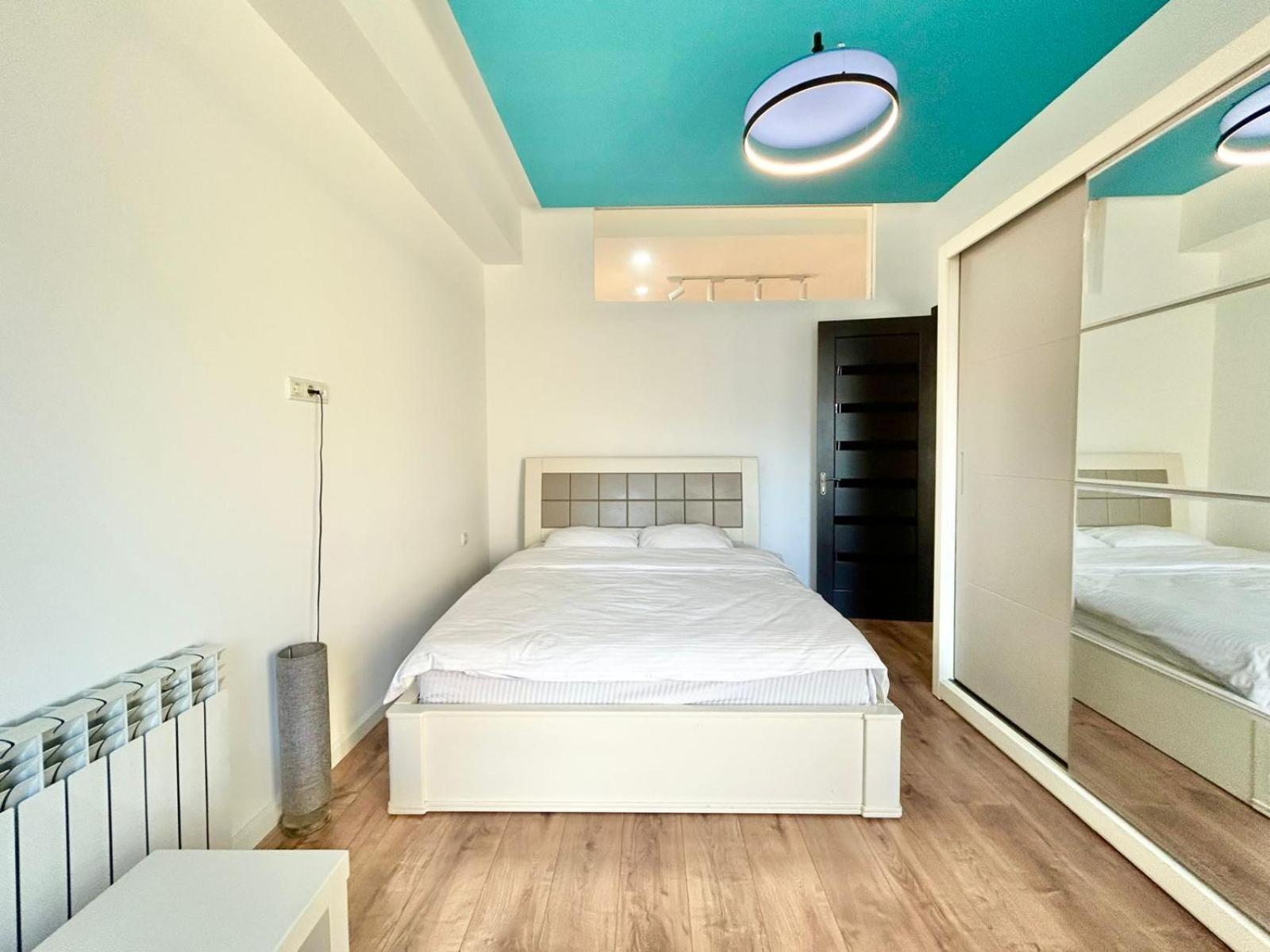 City Center - Next To Holiday Inn -2Br Apartment ティビリシ エクステリア 写真