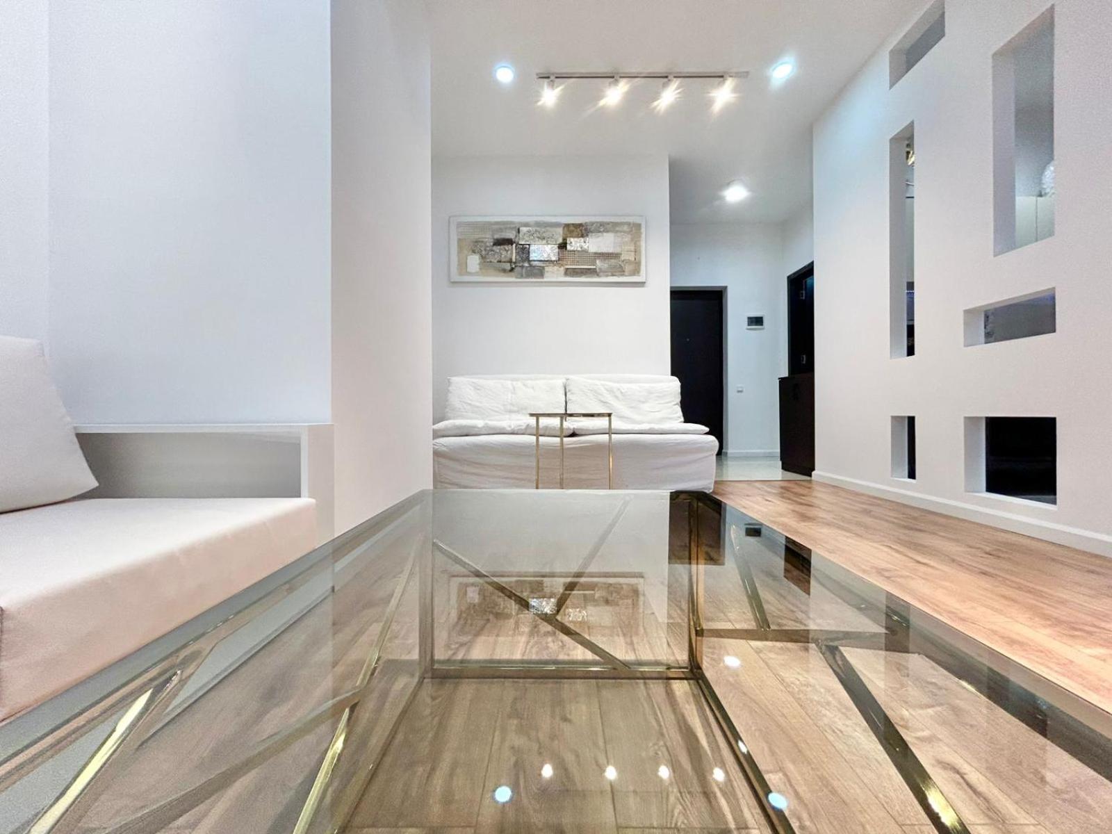 City Center - Next To Holiday Inn -2Br Apartment ティビリシ エクステリア 写真