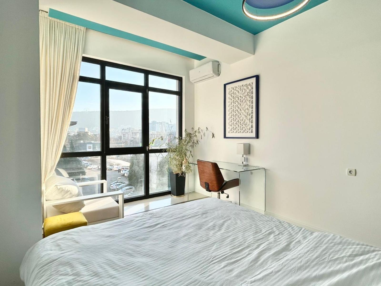 City Center - Next To Holiday Inn -2Br Apartment ティビリシ エクステリア 写真
