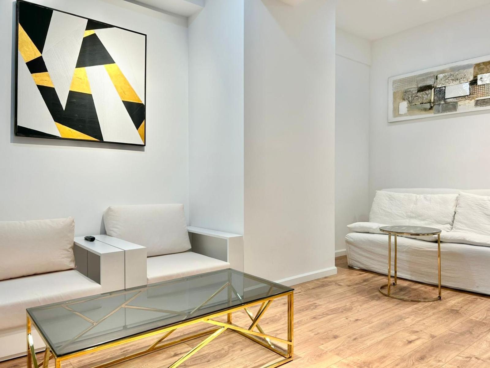 City Center - Next To Holiday Inn -2Br Apartment ティビリシ エクステリア 写真