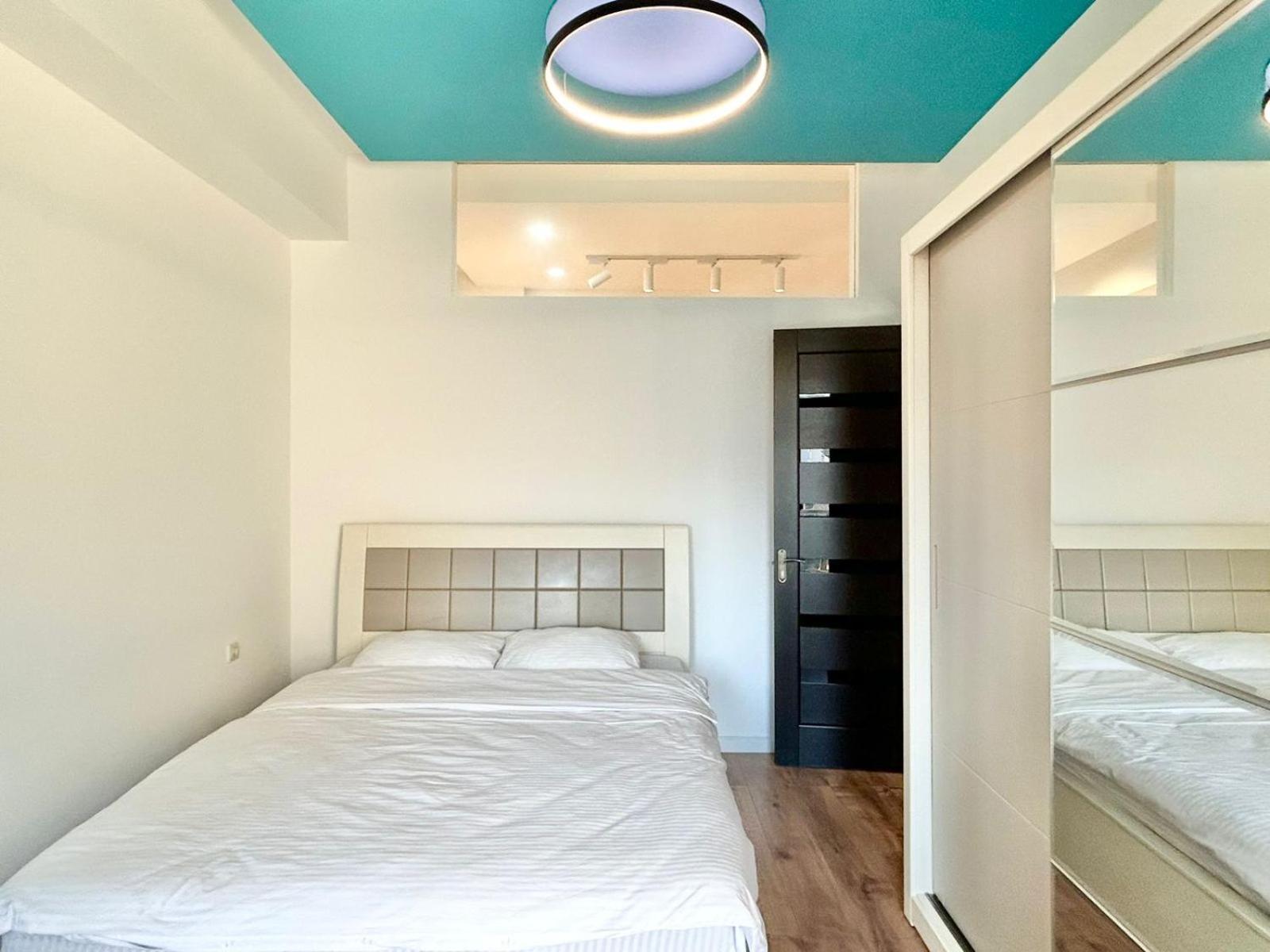 City Center - Next To Holiday Inn -2Br Apartment ティビリシ エクステリア 写真