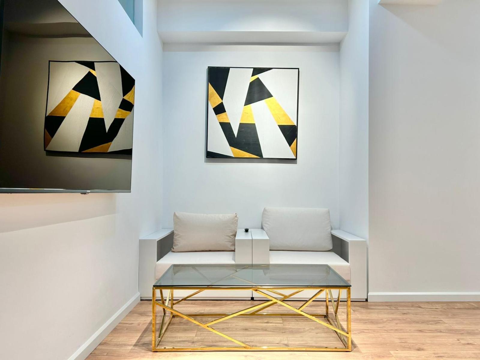 City Center - Next To Holiday Inn -2Br Apartment ティビリシ エクステリア 写真