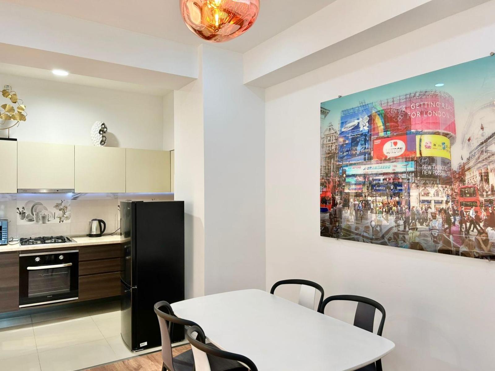 City Center - Next To Holiday Inn -2Br Apartment ティビリシ エクステリア 写真