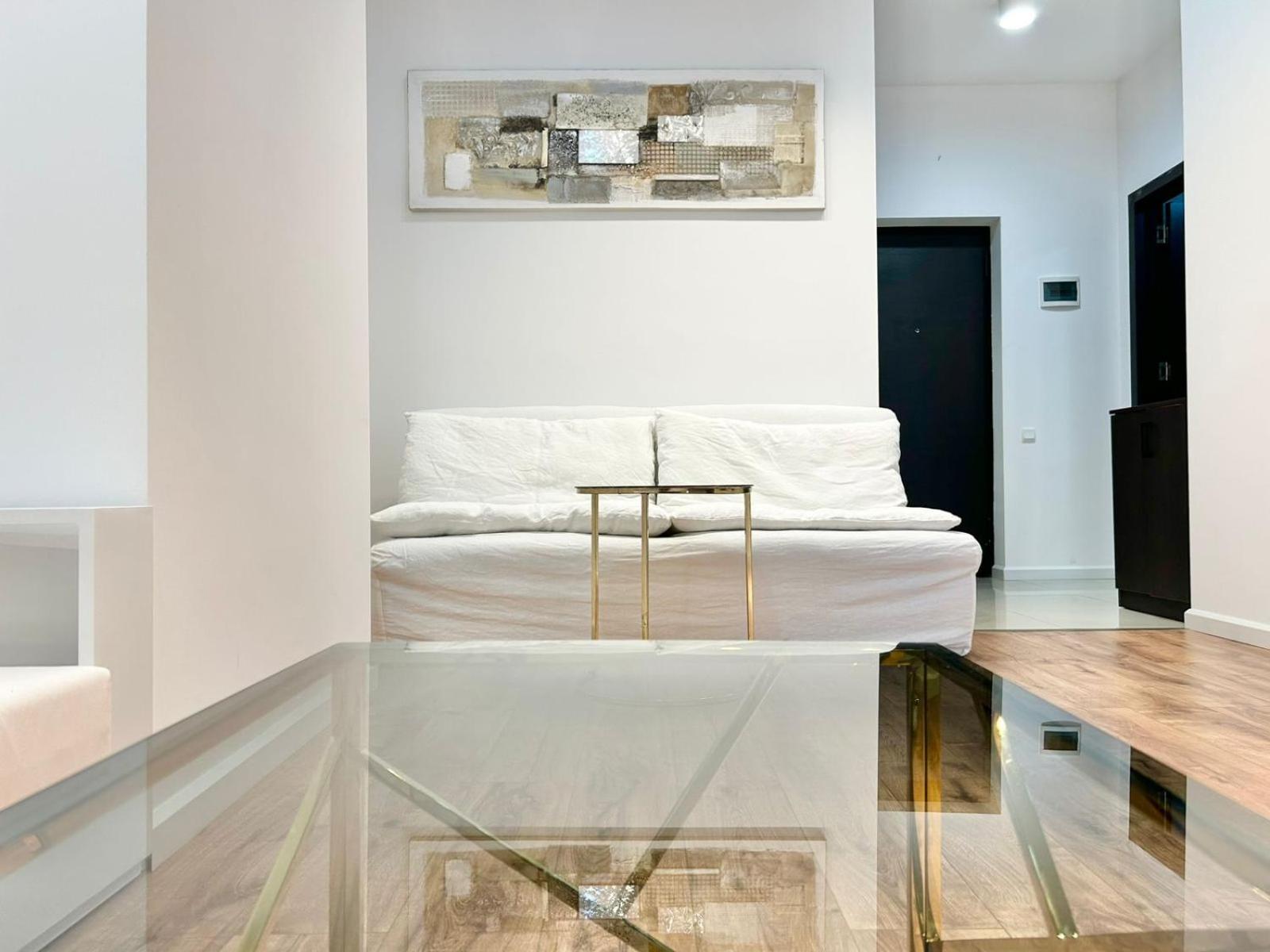 City Center - Next To Holiday Inn -2Br Apartment ティビリシ エクステリア 写真