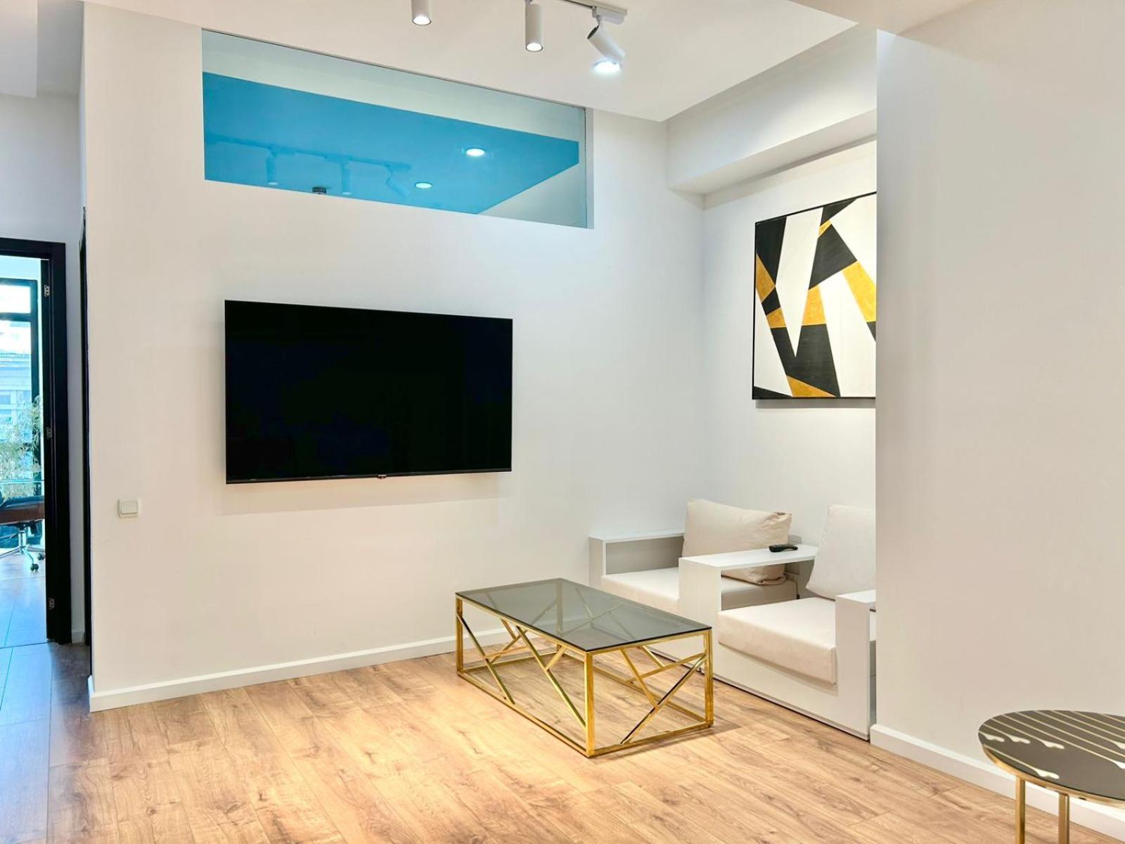 City Center - Next To Holiday Inn -2Br Apartment ティビリシ エクステリア 写真