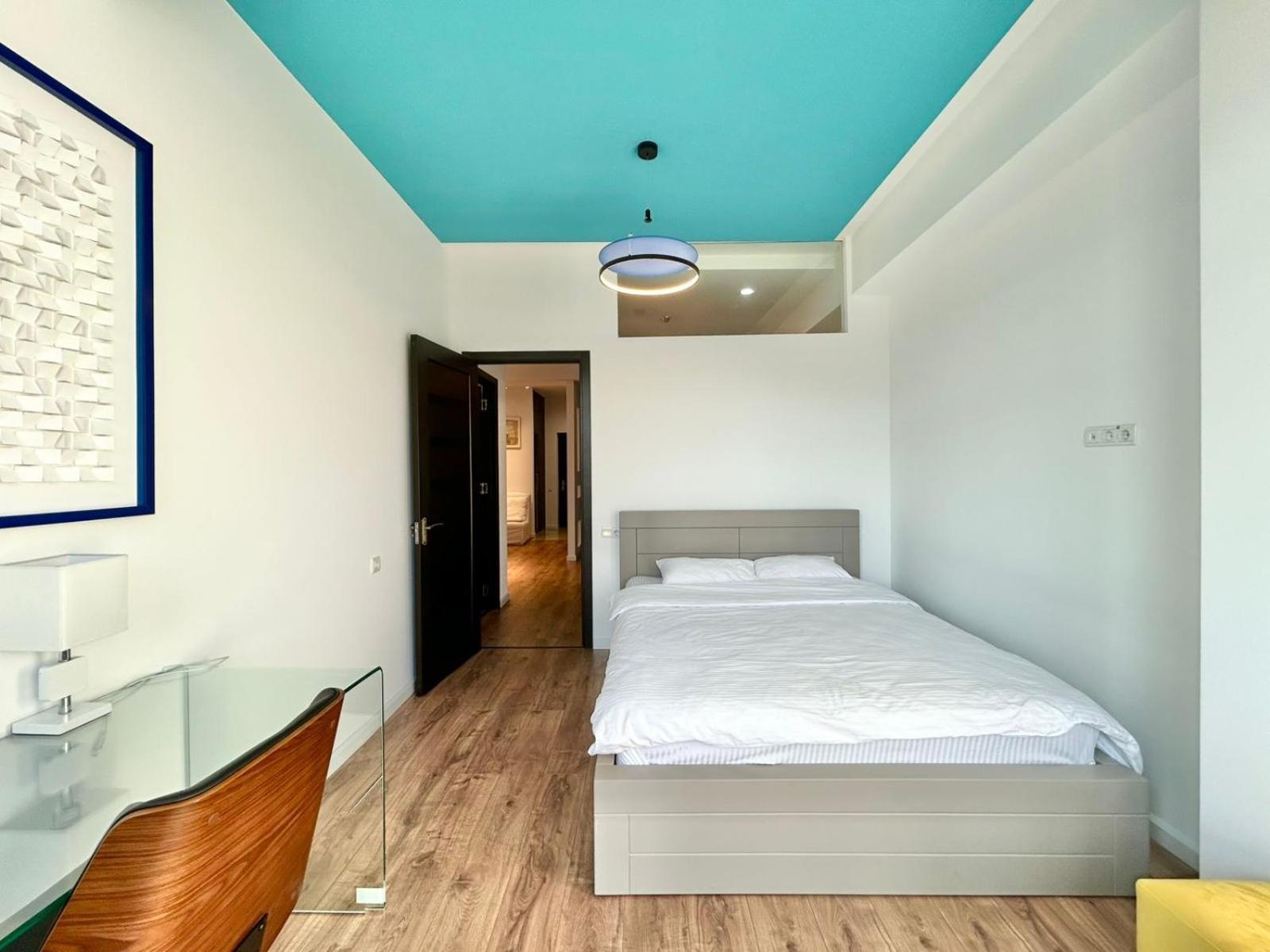 City Center - Next To Holiday Inn -2Br Apartment ティビリシ エクステリア 写真