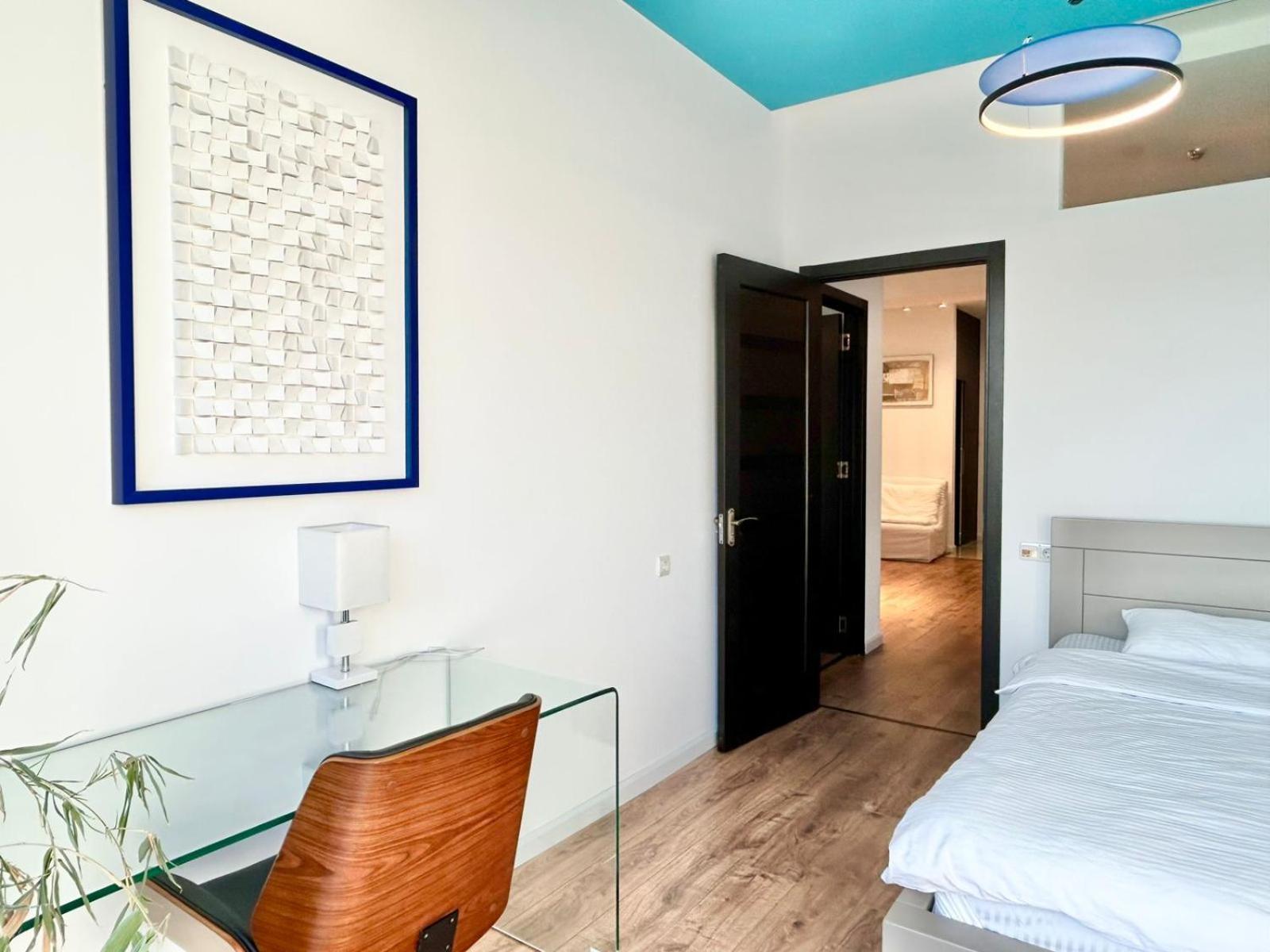 City Center - Next To Holiday Inn -2Br Apartment ティビリシ エクステリア 写真