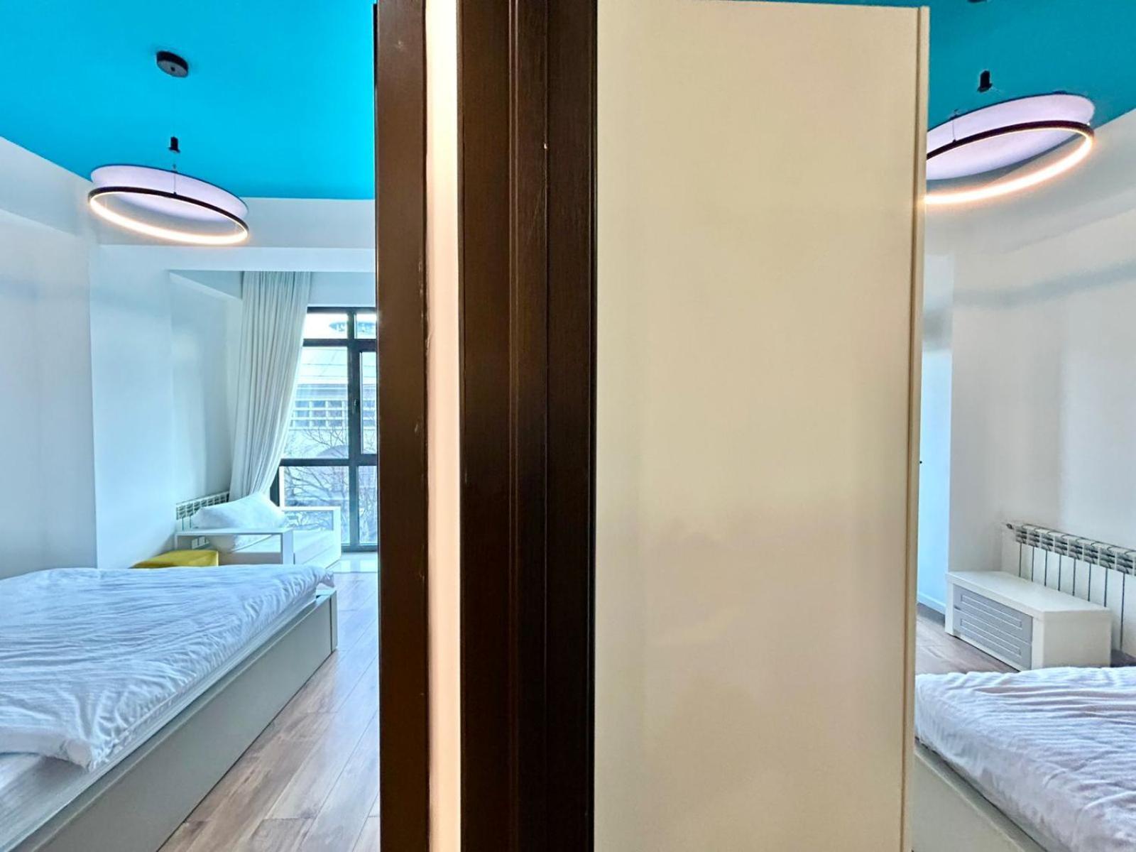 City Center - Next To Holiday Inn -2Br Apartment ティビリシ エクステリア 写真